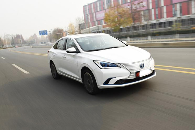 长安逸动EV460  售价区间（补贴后）11.79万元-12.99万元