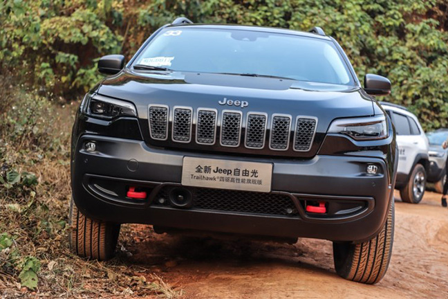 回归主流审美 试驾新款国产Jeep自由光