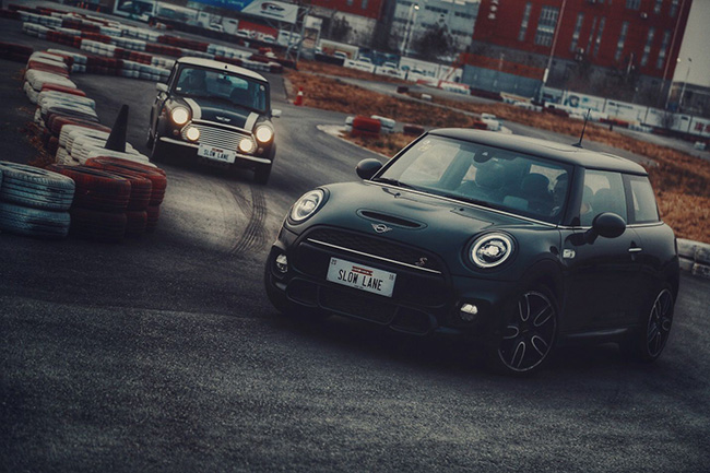 让两个年代的人穿越时空 该见MINI还是mini