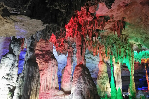千里迢迢，赏贵州绥阳溶洞风光