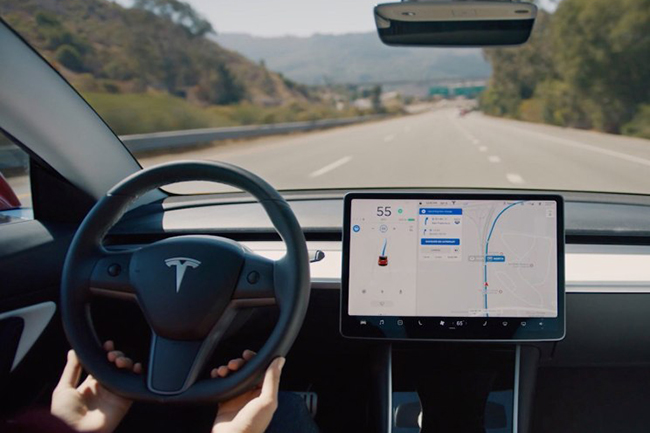 特斯拉Autopilot增添闯红灯警告功能